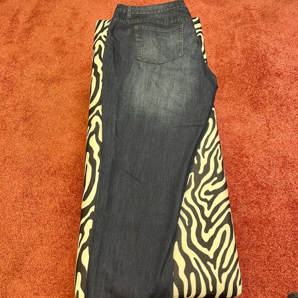 Avenue 20P Skinny Jeans - Picture 3 of 3